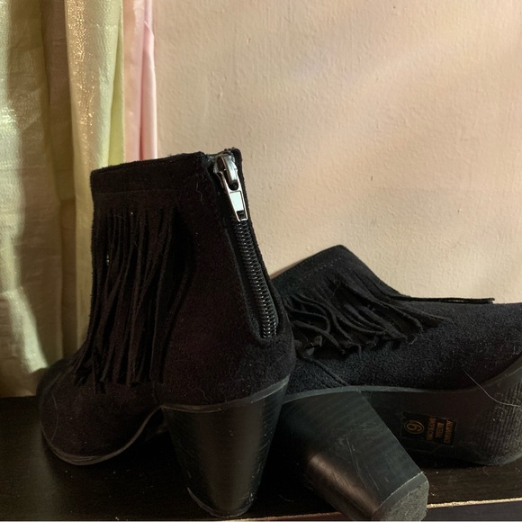 Short fringe black booties! - Picture 2 of 3